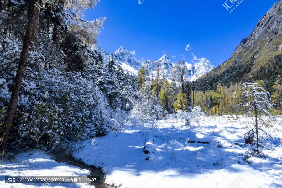 毕棚沟高原雪山