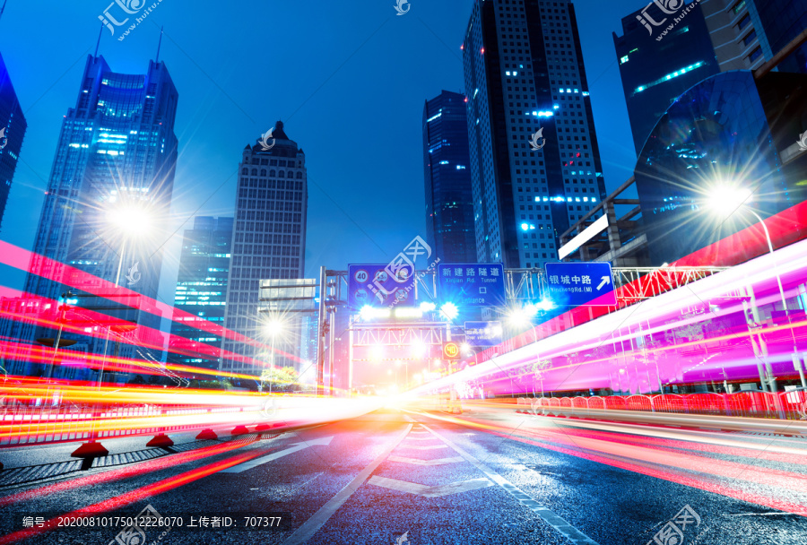 上海浦东陆家嘴城市道路夜景