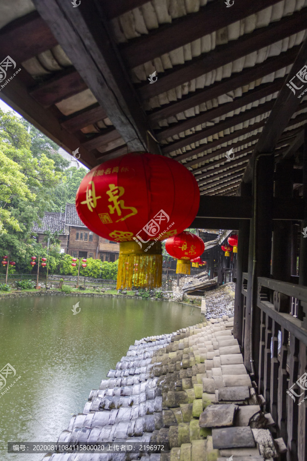 风雨桥桥顶盖瓦特写