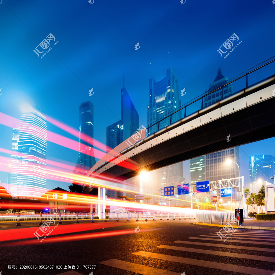 上海浦东陆家嘴城市道路夜景