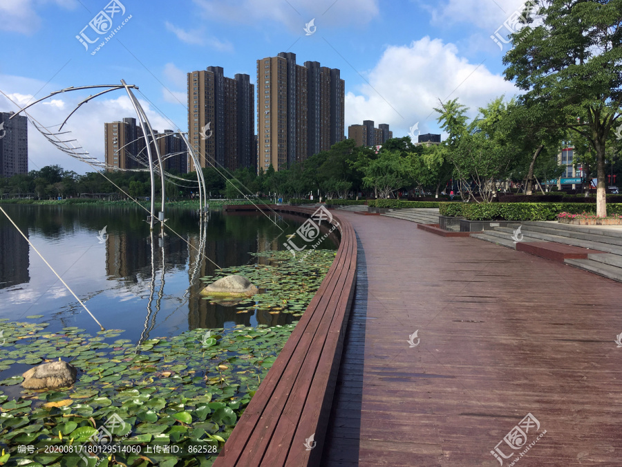 龙池湖边景观改造工程木栈道