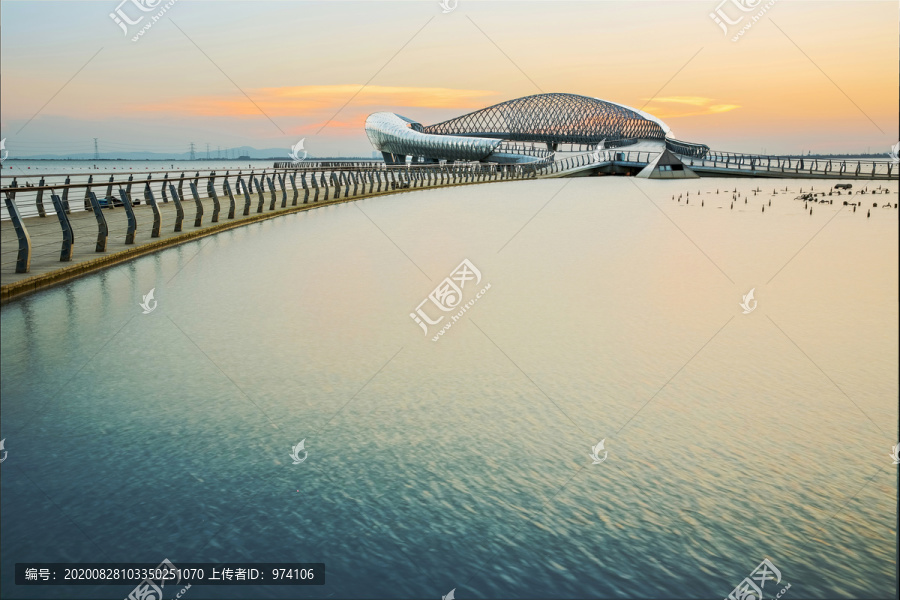 中国苏州东太湖风光和观光栈桥
