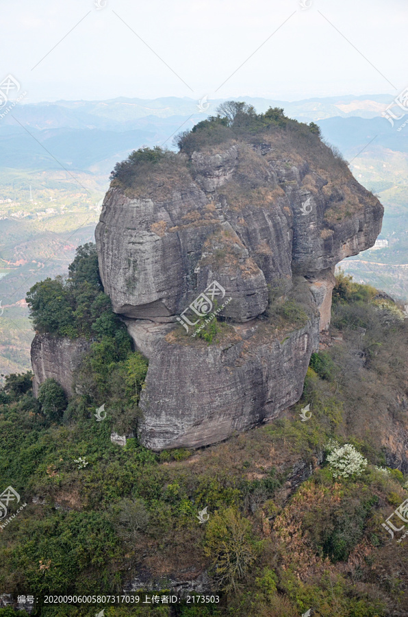 丹霞地貌石头山