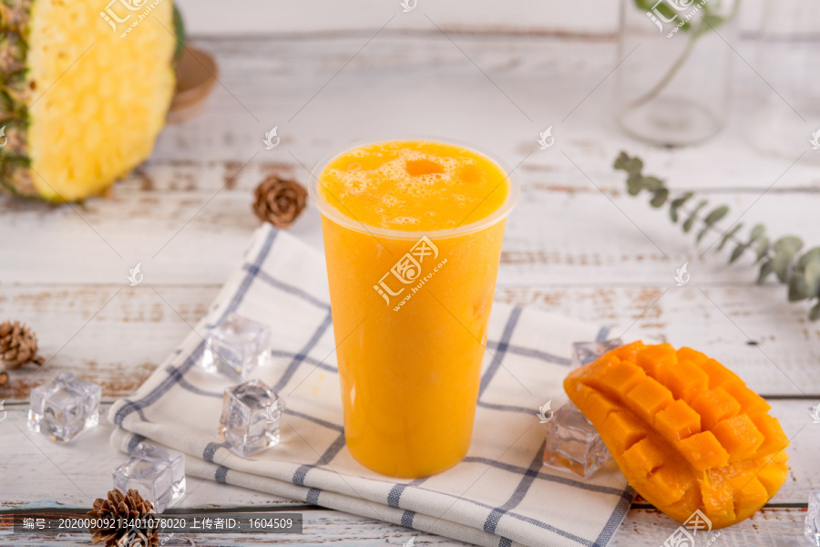 鲜榨芒果汁饮品高清图