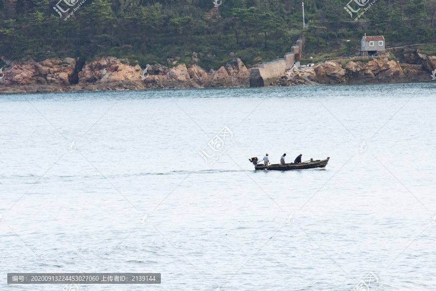 大海里的小船