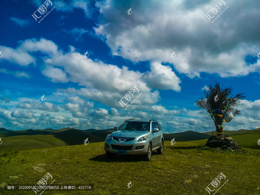 草原敖包越野车