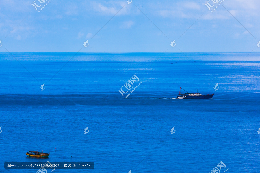 湛蓝的海洋海平面