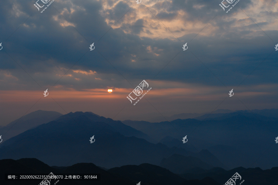 巫山梨子坪晚霞天空