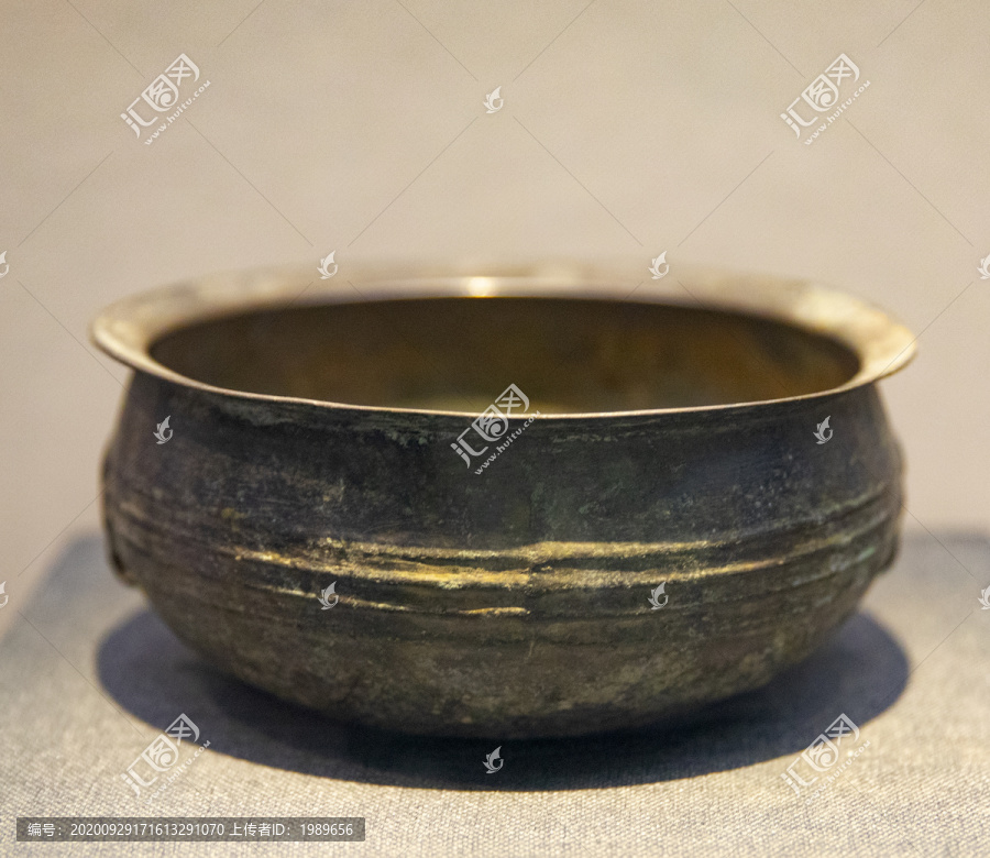 青铜钵