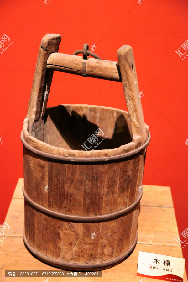 木制水桶