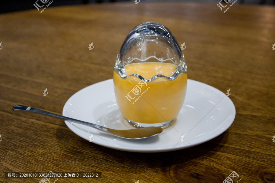 蛋形玻璃杯芒果布丁