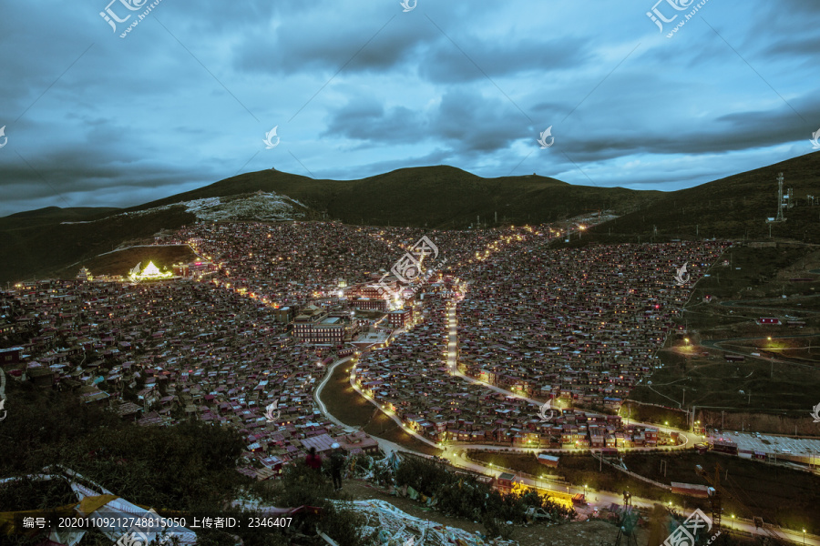 山里的城市夜景