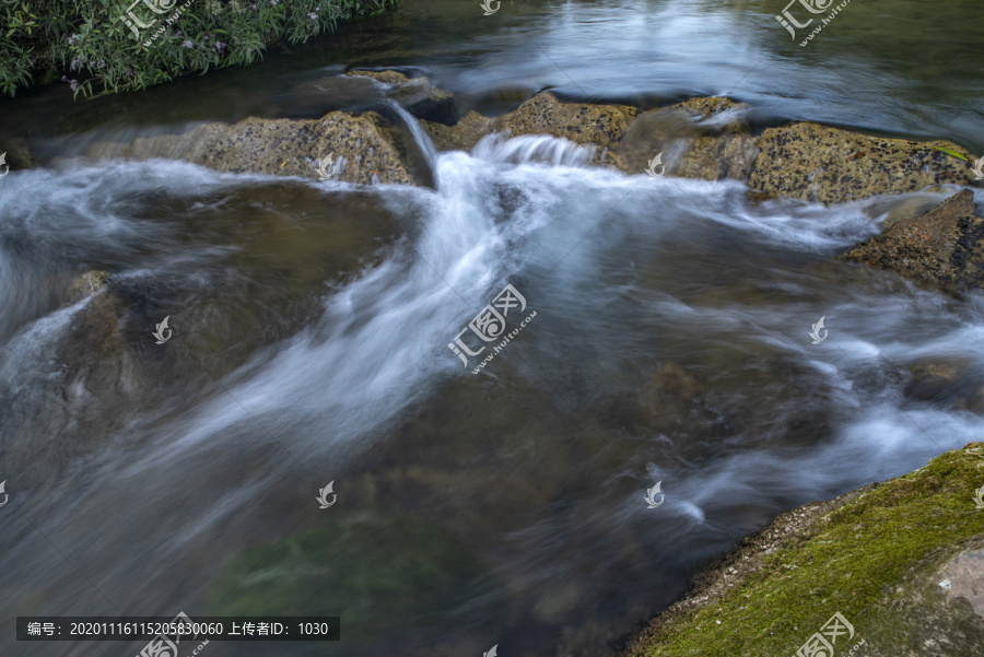 河流流水背景图片