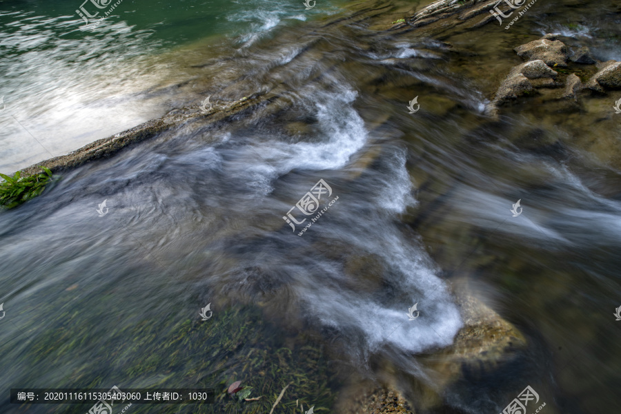 河流流水背景图片