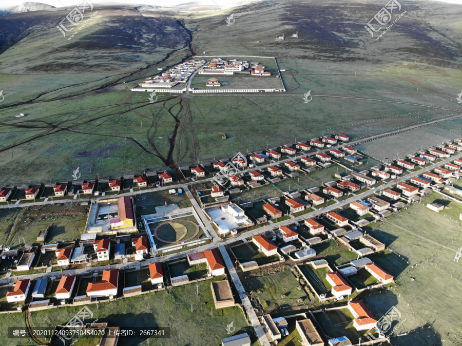 无人机航拍世界高城西藏理塘