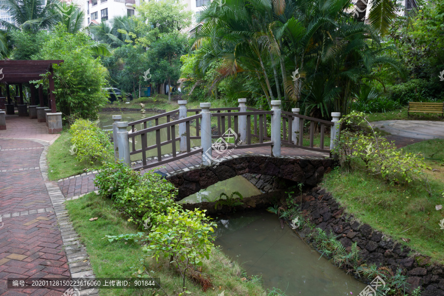 海南文昌生活住宅小区里的小桥