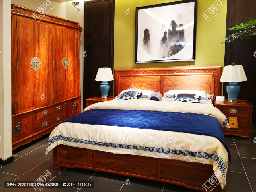 红木雕花卧室家具