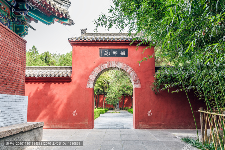 洛阳白马寺红墙庙门