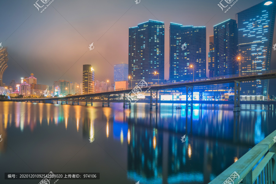 澳门现代建筑和桥梁和城市夜景