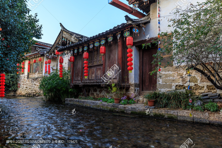 丽江古城七一街中河民居早晨