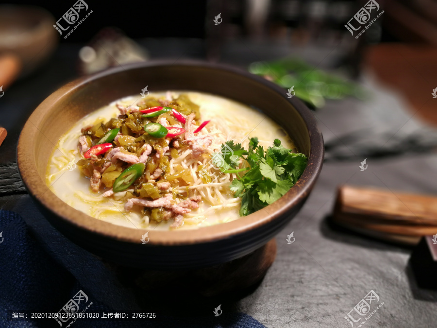 老壇酸菜肉絲面