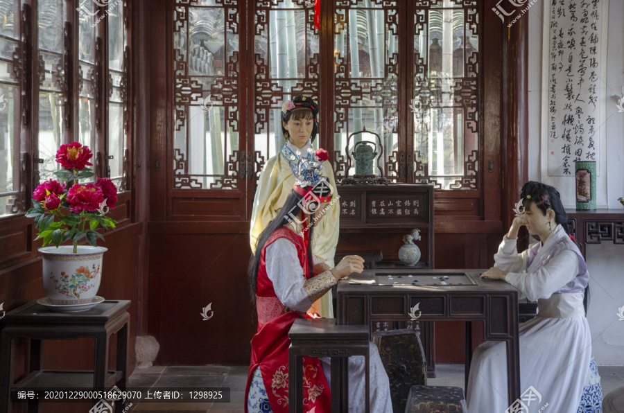 上海大观园红楼梦人物下棋场景