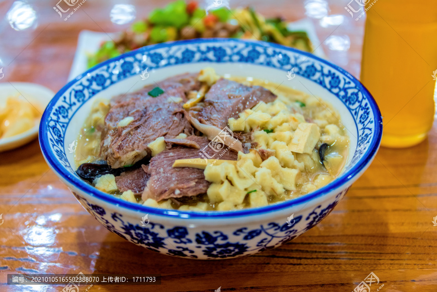 陕西西安特色美食羊肉泡馍