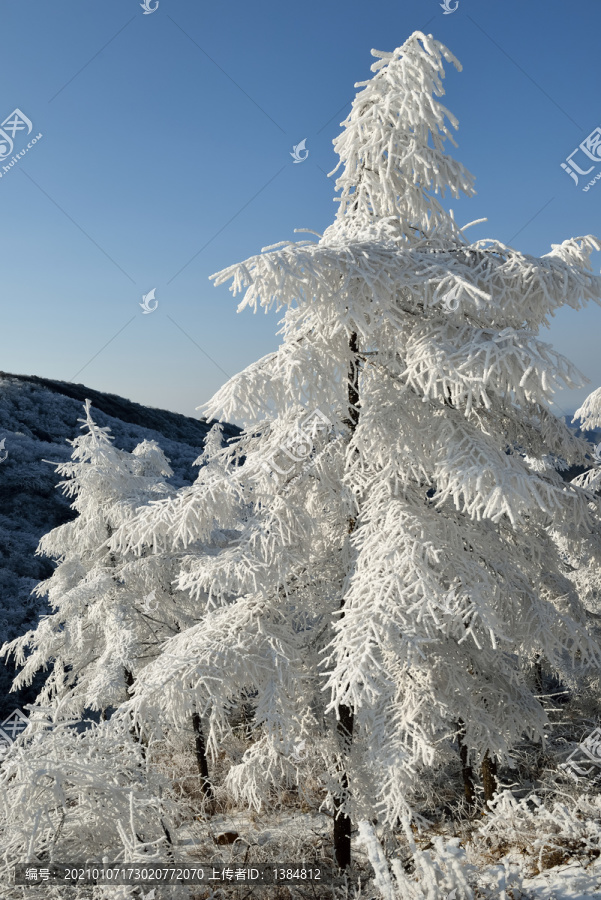 五峰独岭雪景