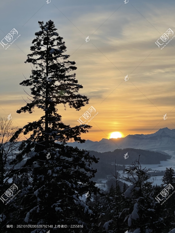 雪山落日