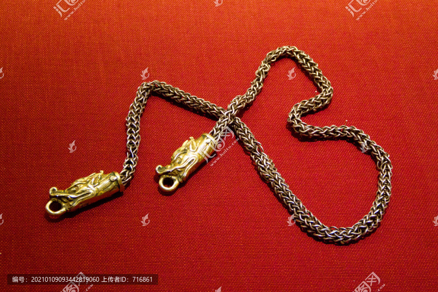 唐代鎏金铜龙首银锁链