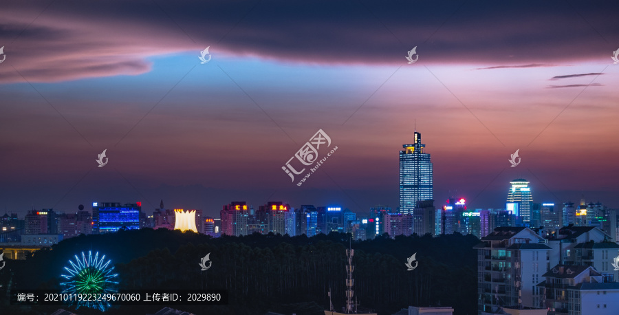 广西南宁地王大厦金湖广场夜景