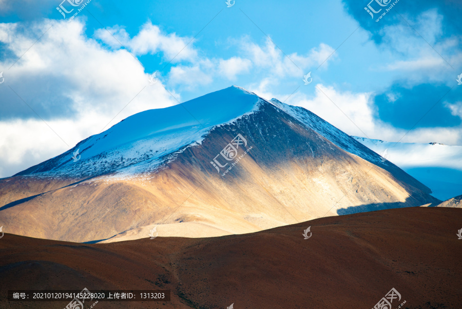 西藏阿里地区纳木那尼峰