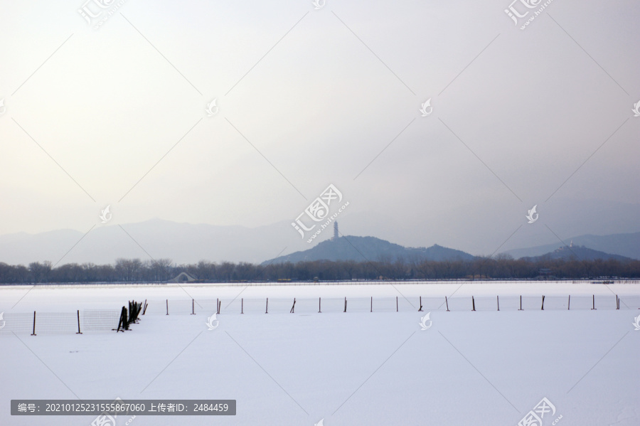 北京颐和园昆明湖雪景