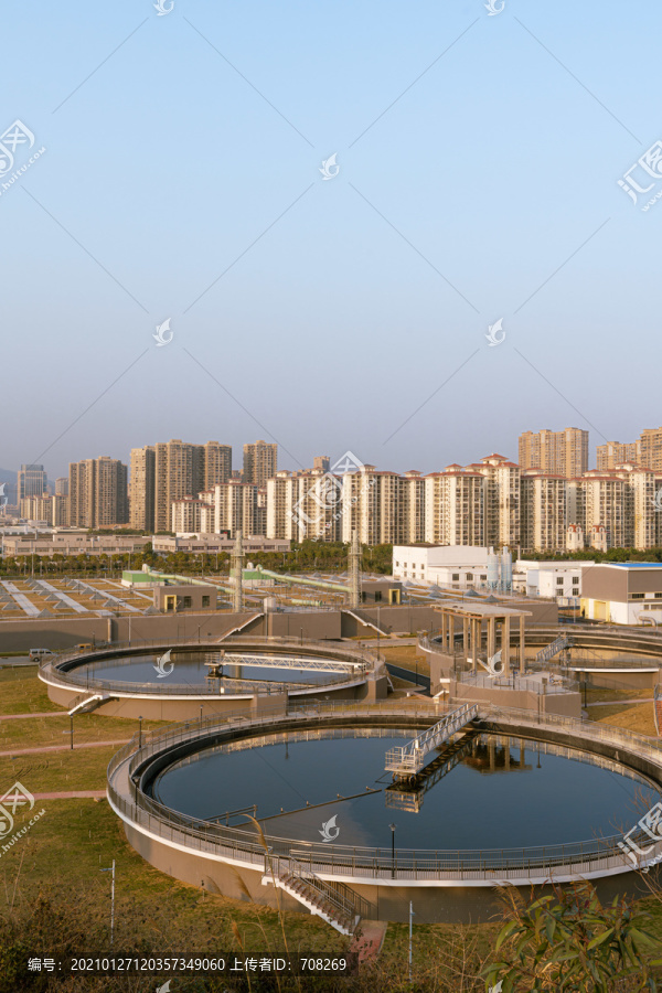 现代城市工业废水处理厂大型水池
