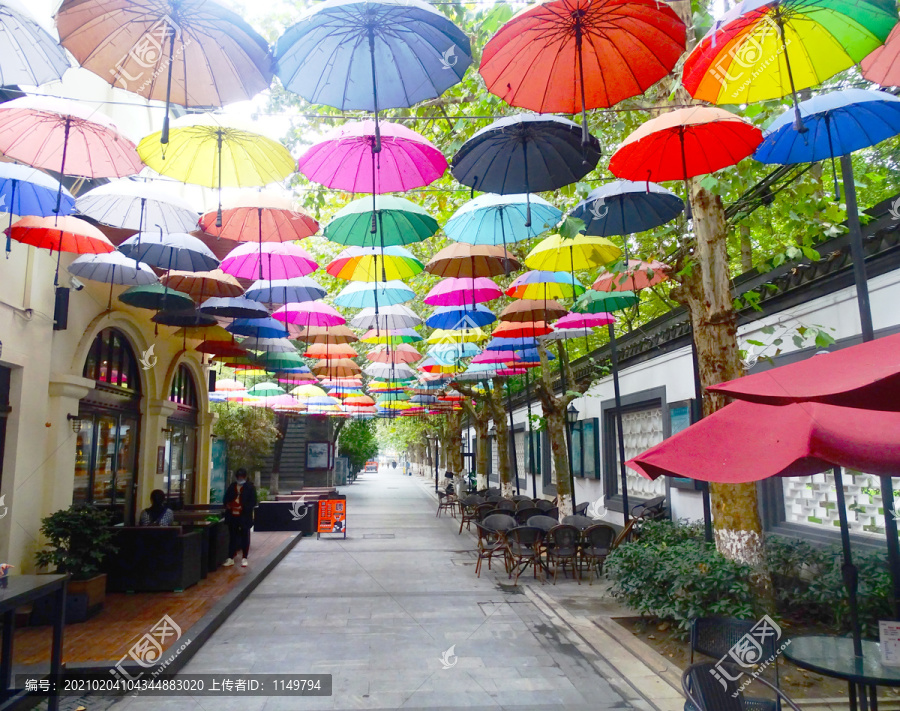 纸伞装饰街