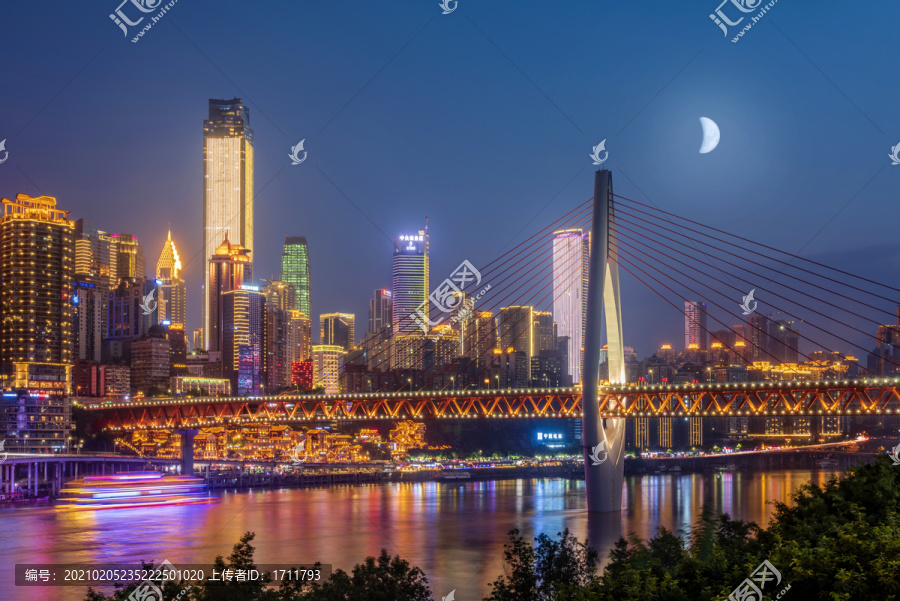 中国重庆嘉陵江千厮门大桥月夜