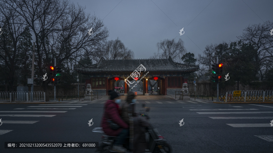 北京大学西校门