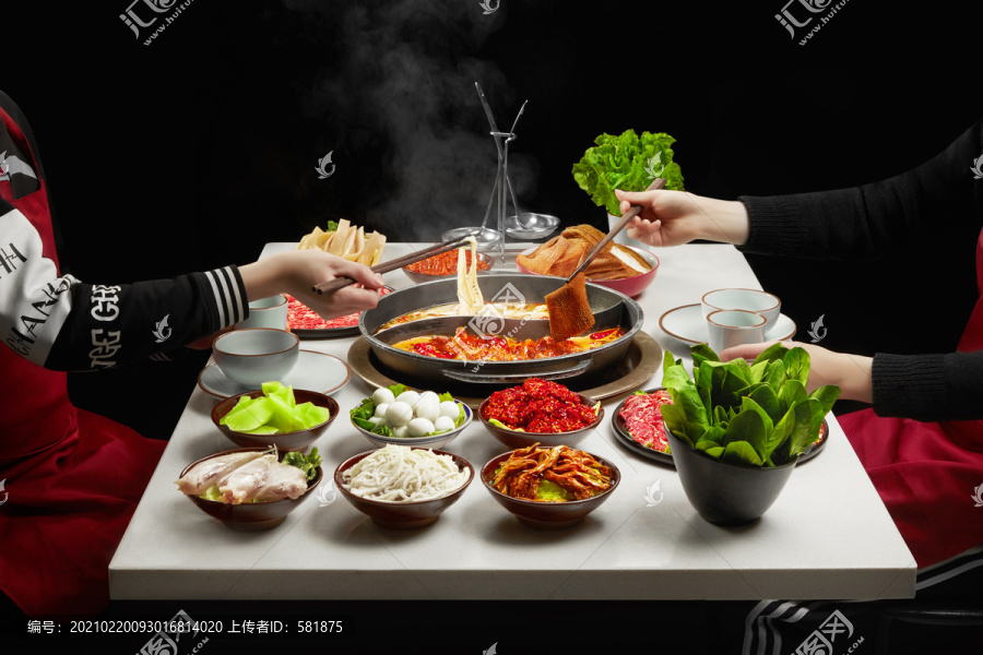 兩個人吃火鍋
