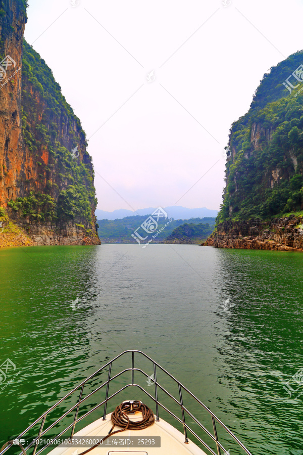 湖水峡谷游船