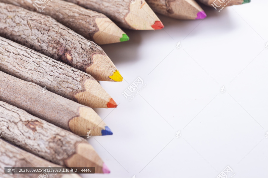原木彩色铅笔