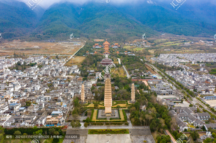 航拍云南大理崇圣寺三塔