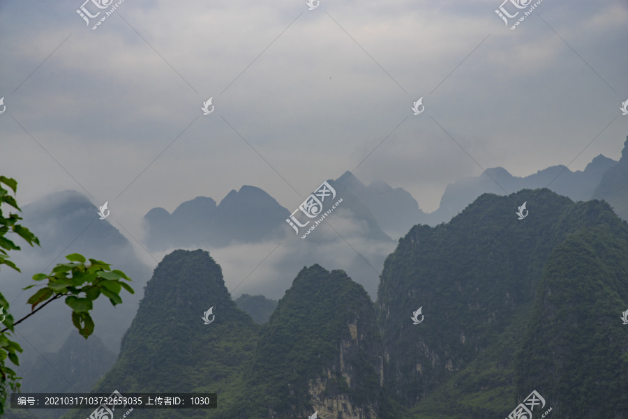 云雾缭绕风景