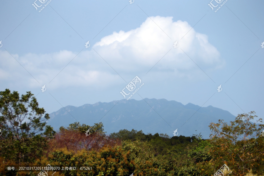 山与天空