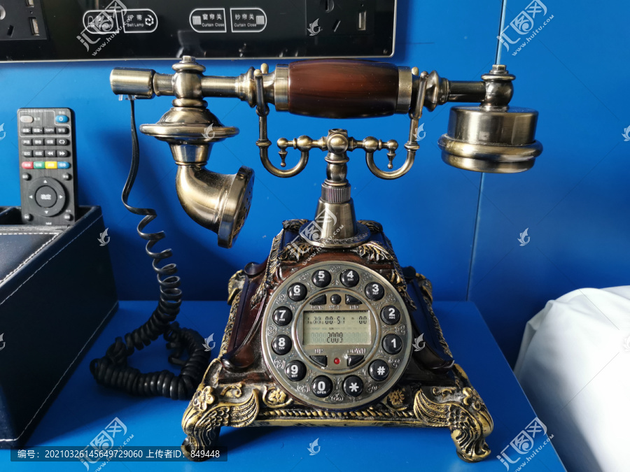 老式電話機(jī)