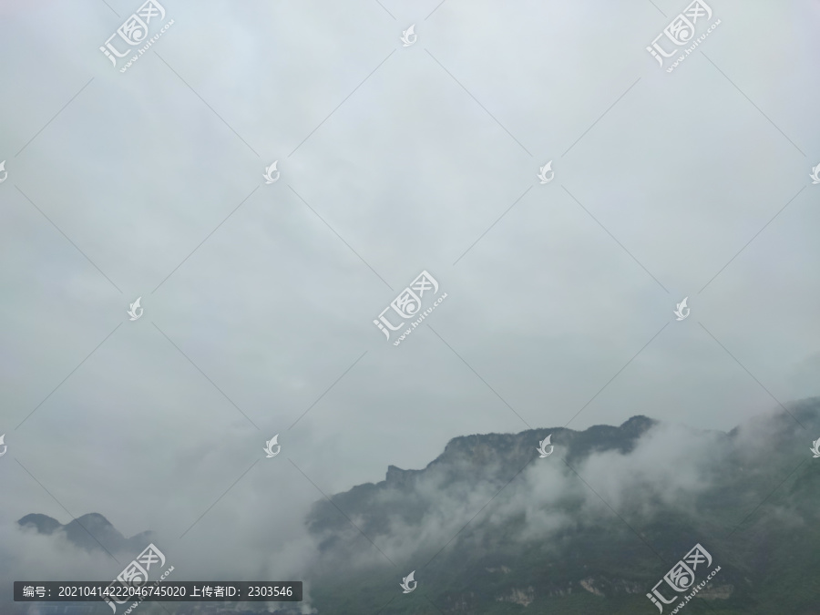 云雾山景图