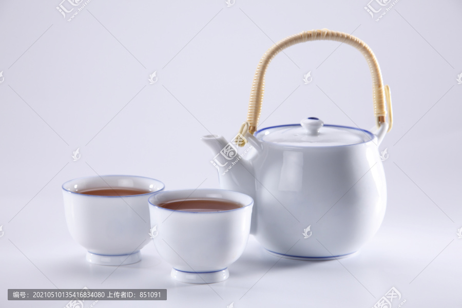 日本茶壶和茶杯的库存图片