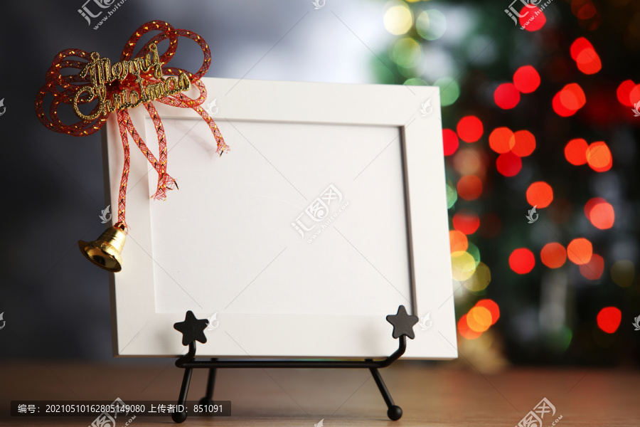 相框和圣诞树。