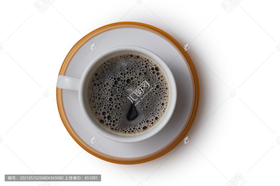 咖啡杯中的黑咖啡顶视图与白色背景隔离。具有剪切路径。