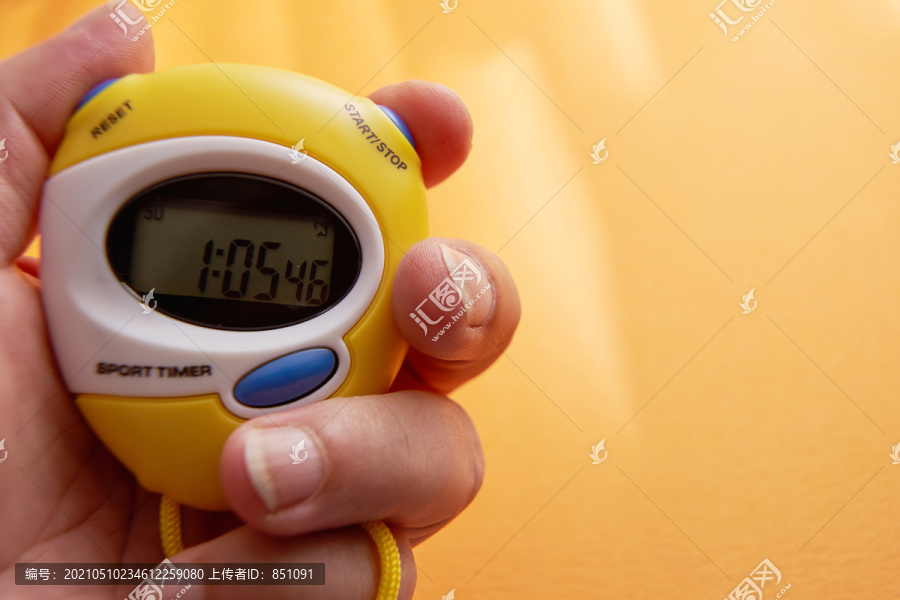带复印空间的手戴式黄色塑料秒表