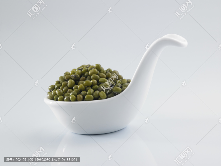 白碟绿豆